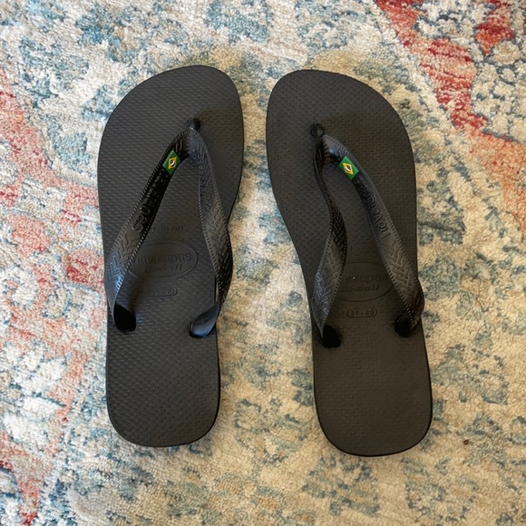 Havaianas Other - 2/$15 Havaisnas boy flip flops size Euro 39-40 LN